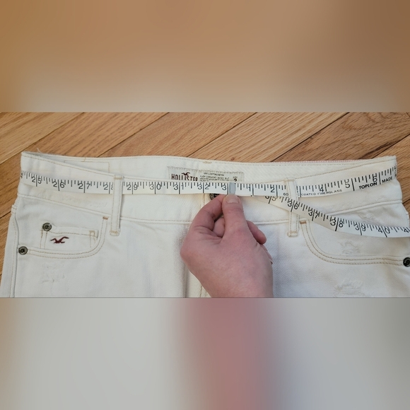 Hollister California,2 button Denim skirt, Size 3 - Picture 4 of 5